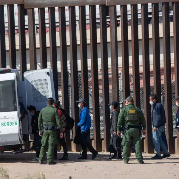 por esta razon no deportan a todos los inmigrantes