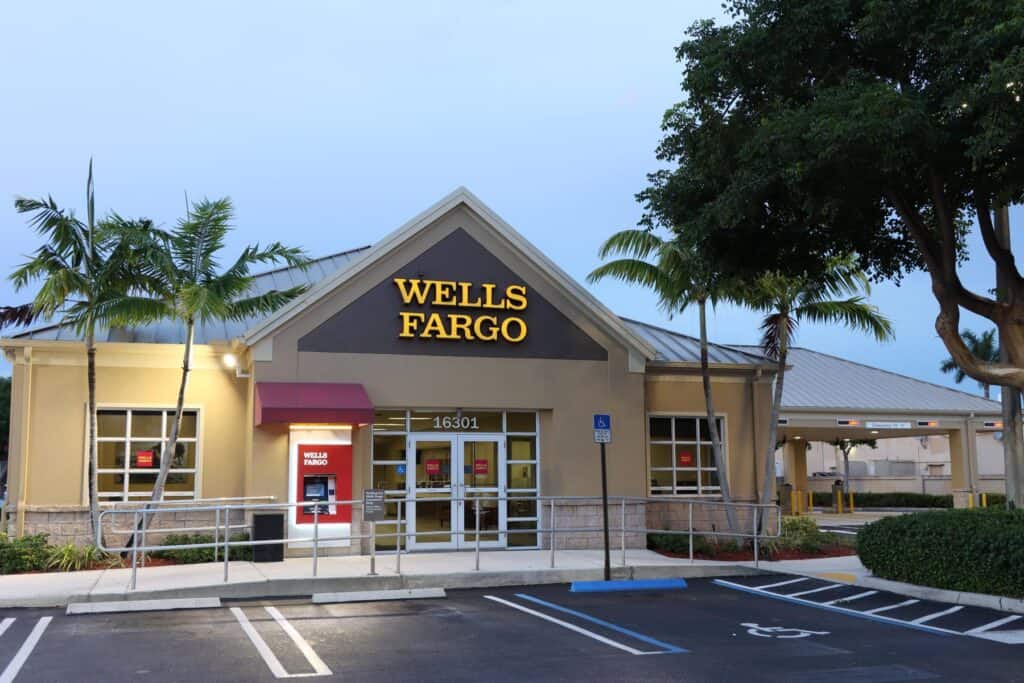 bancos wells fargo en miami