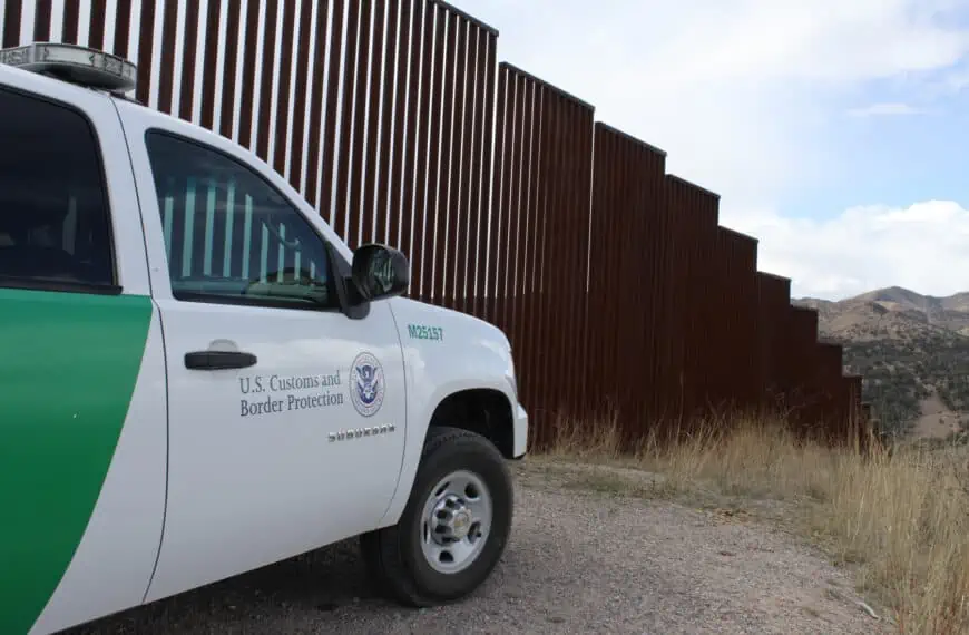 descubren vehiculo clonado de la cbp