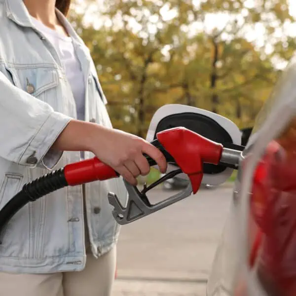 gasolineras permitiran el autoservicio