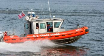 Guardia Costera Rescata a 1 Ciudadano Estadounidense y Continúa la Búsqueda de Otros 3
